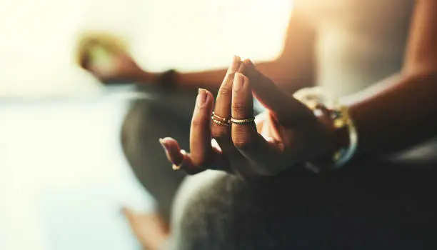 meditación con amabilidad y aceptación de estar con lo que haya.